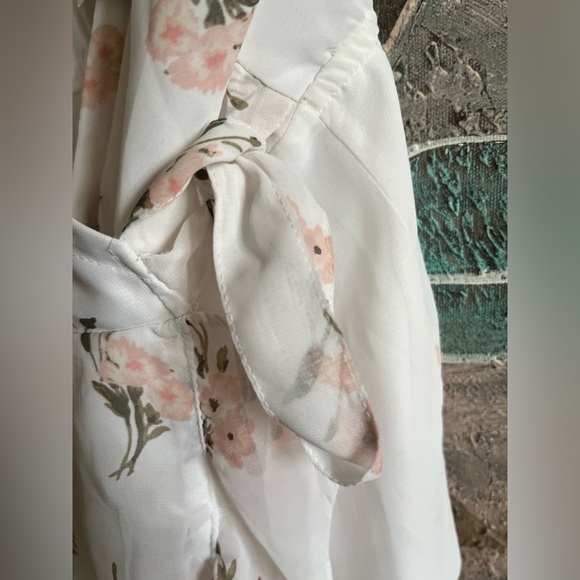 NWT HOLISTER Wrap Floral Dress - Picture 4 of 7